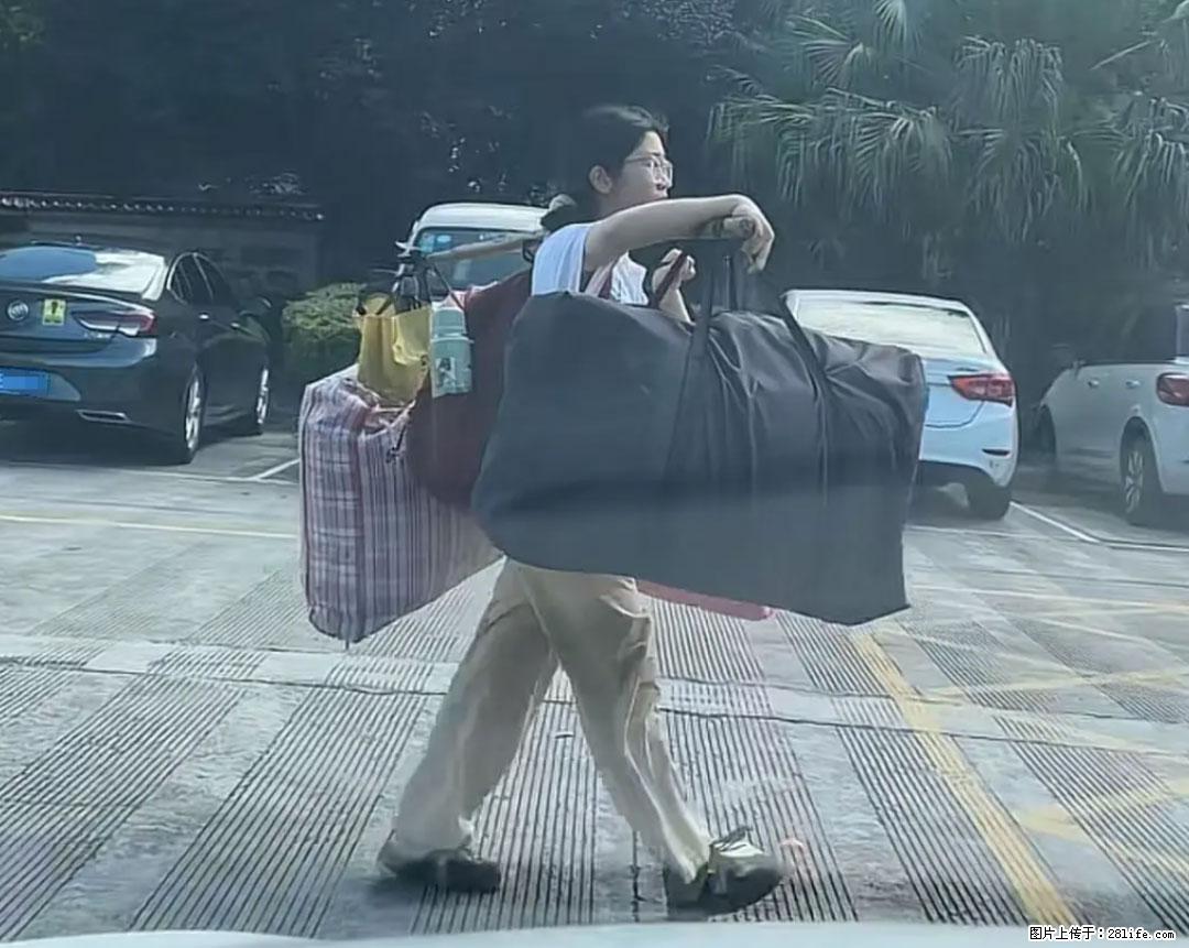 全网追的“扁担女孩”,找了一份暑假工,时薪12元 - 临沧生活资讯 - 临沧28生活网 lincang.28life.com