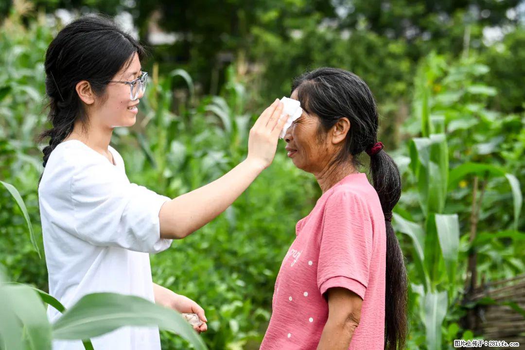 全网追的“扁担女孩”,找了一份暑假工,时薪12元 - 临沧生活资讯 - 临沧28生活网 lincang.28life.com